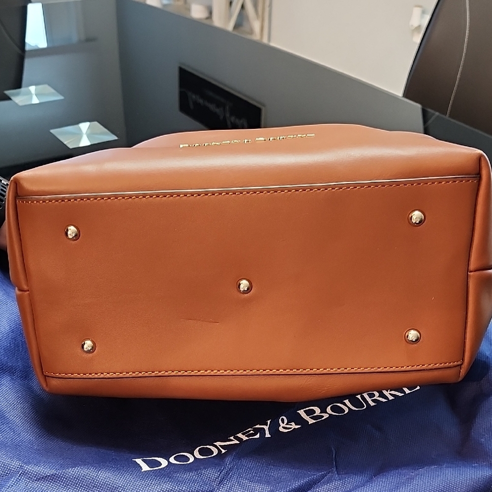 Dooney & Bourke Tan Shoulder Bag - Picture 5 of 7